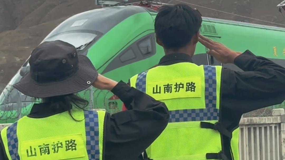 成都通报一燃油车发生燃爆